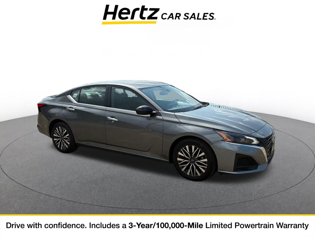 2025 Nissan Altima SV — photo 1 of 11