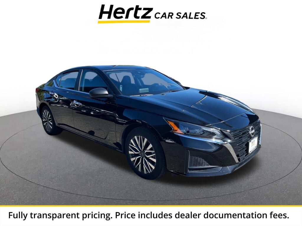 2025 Nissan Altima SV — photo 1 of 13