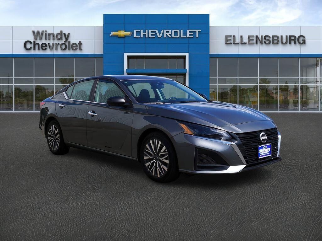 2025 Nissan Altima 2.5 SV — photo 1 of 49