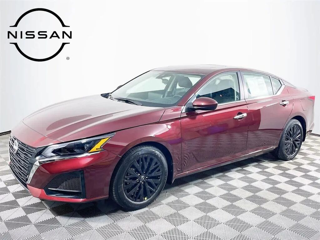 2025 Nissan Altima 2.5 SV — photo 1 of 15