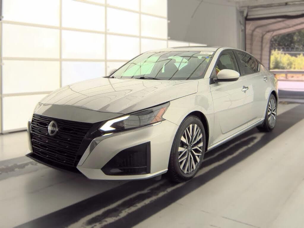2023 Nissan Altima 2.5 SV — photo 1 of 14