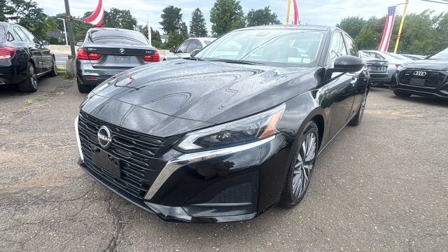 2023 Nissan Altima 2.5 SV — photo 1 of 1