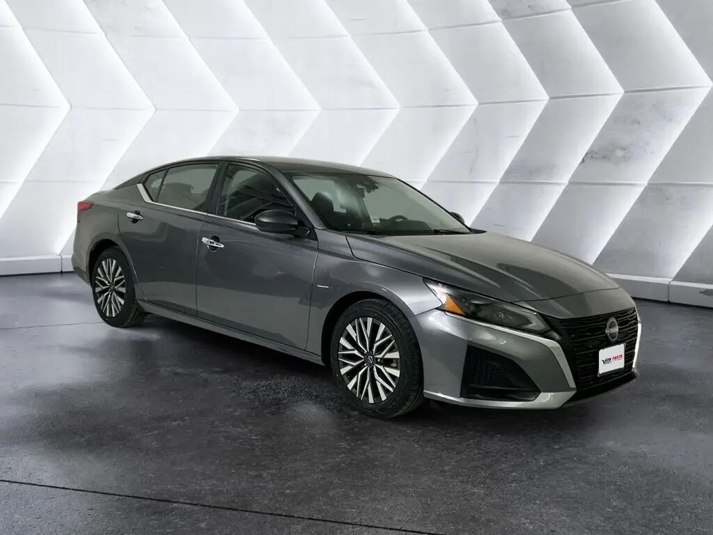 2024 Nissan Altima 2.5 SV — photo 1 of 25
