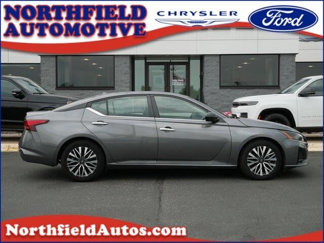 2024 Nissan Altima 2.5 SV — photo 1 of 3