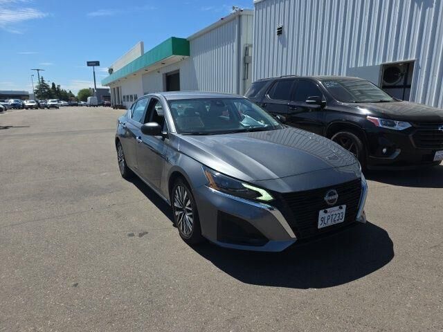2024 Nissan Altima 2.5 SV — photo 1 of 44
