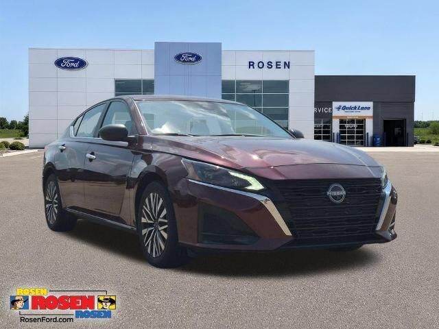 2025 Nissan Altima 2.5 SV — photo 1 of 26
