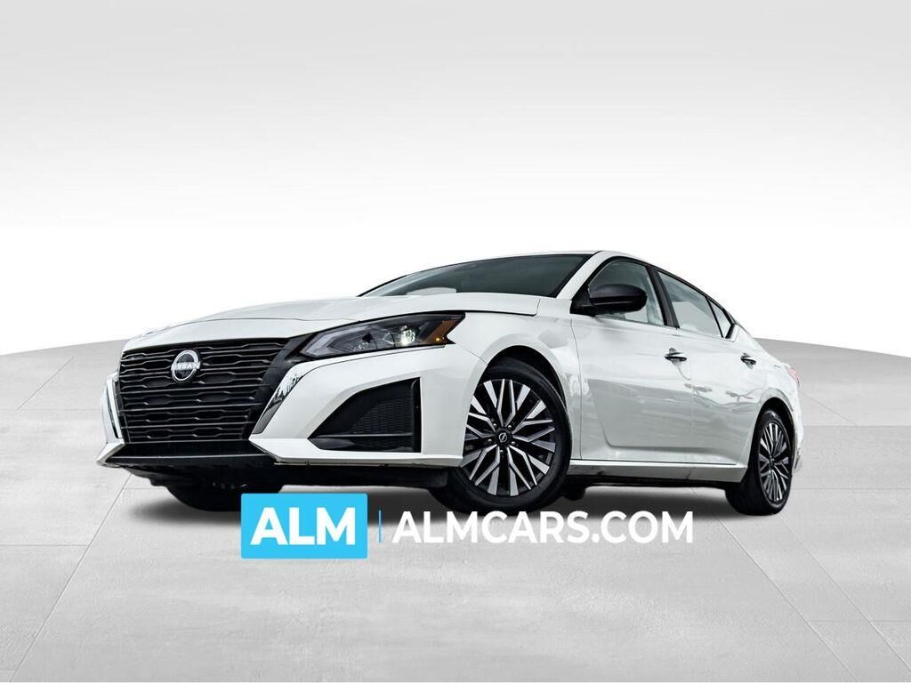 2025 Nissan Altima 2.5 SV — photo 1 of 13