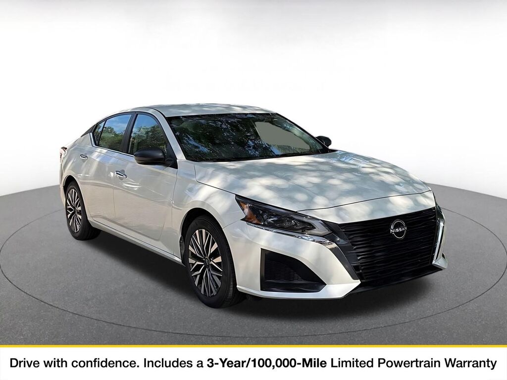 2025 Nissan Altima SV — photo 1 of 11