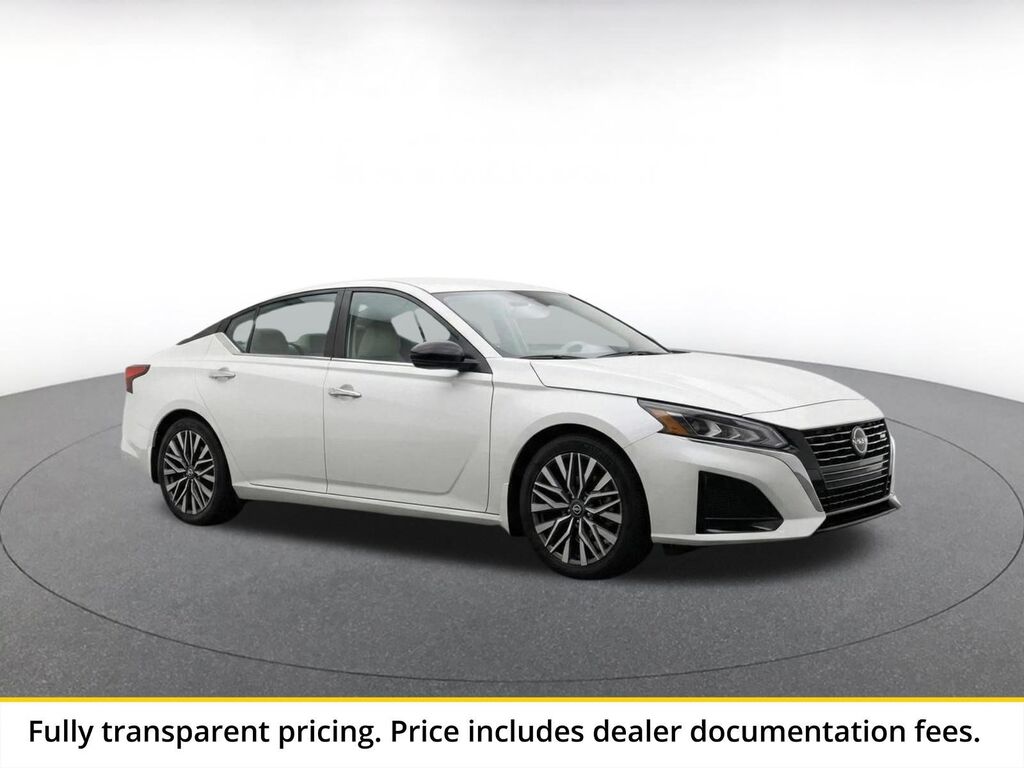 2025 Nissan Altima SV — photo 1 of 13