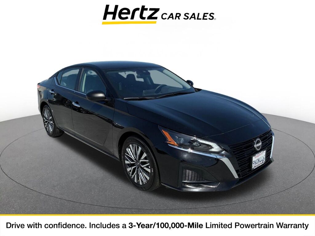 2025 Nissan Altima SV — photo 1 of 11