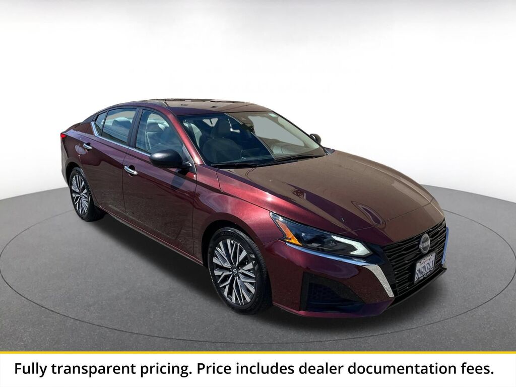 2025 Nissan Altima SV — photo 1 of 14