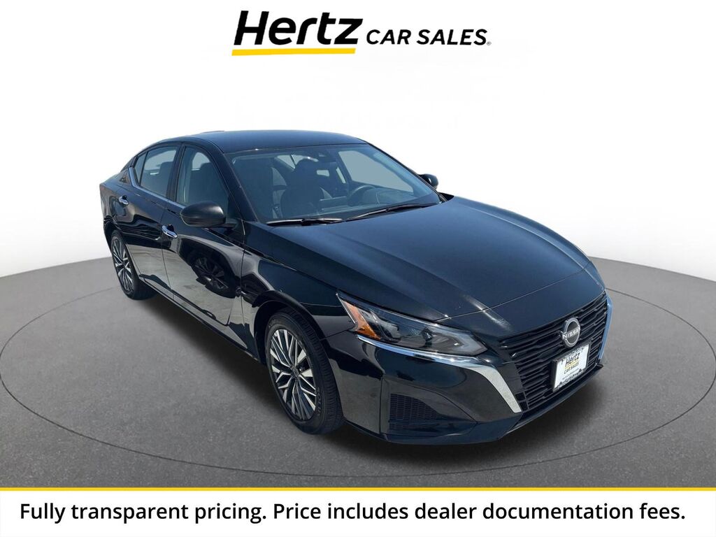 2025 Nissan Altima SV — photo 1 of 13