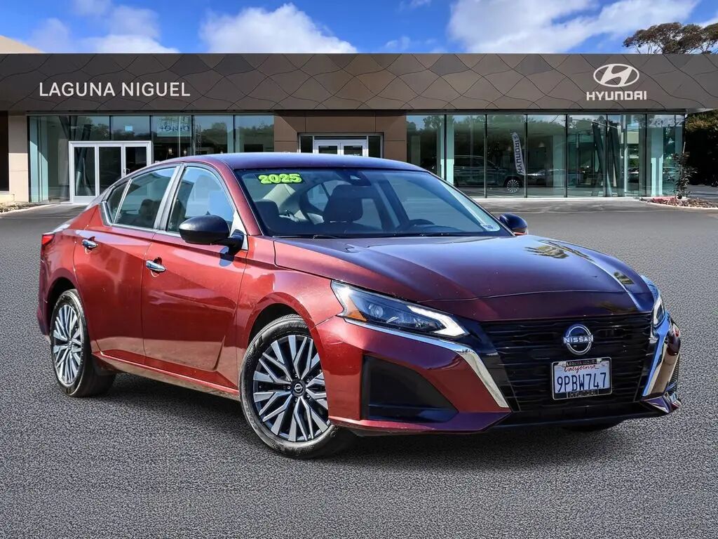 2025 Nissan Altima 2.5 SV — photo 1 of 13