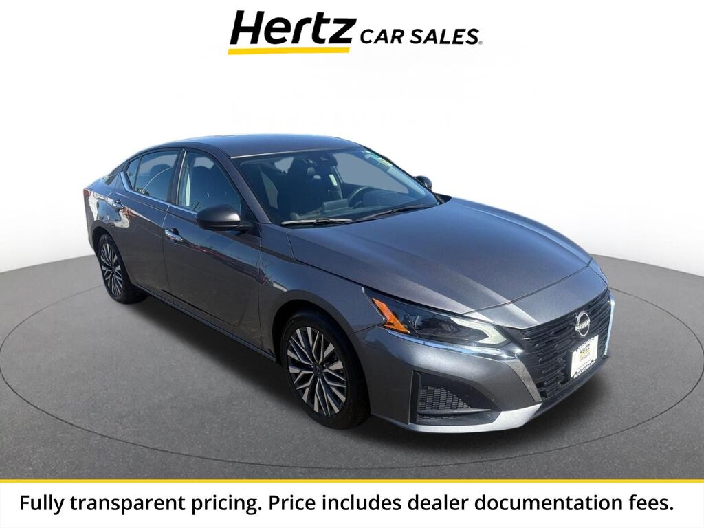 2025 Nissan Altima SV — photo 1 of 13