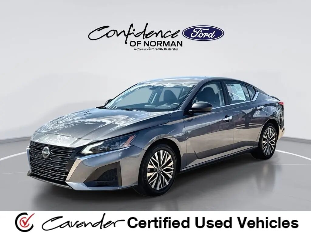 2025 Nissan Altima 2.5 SV — photo 1 of 13