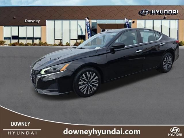 2025 Nissan Altima 2.5 SV — photo 1 of 13