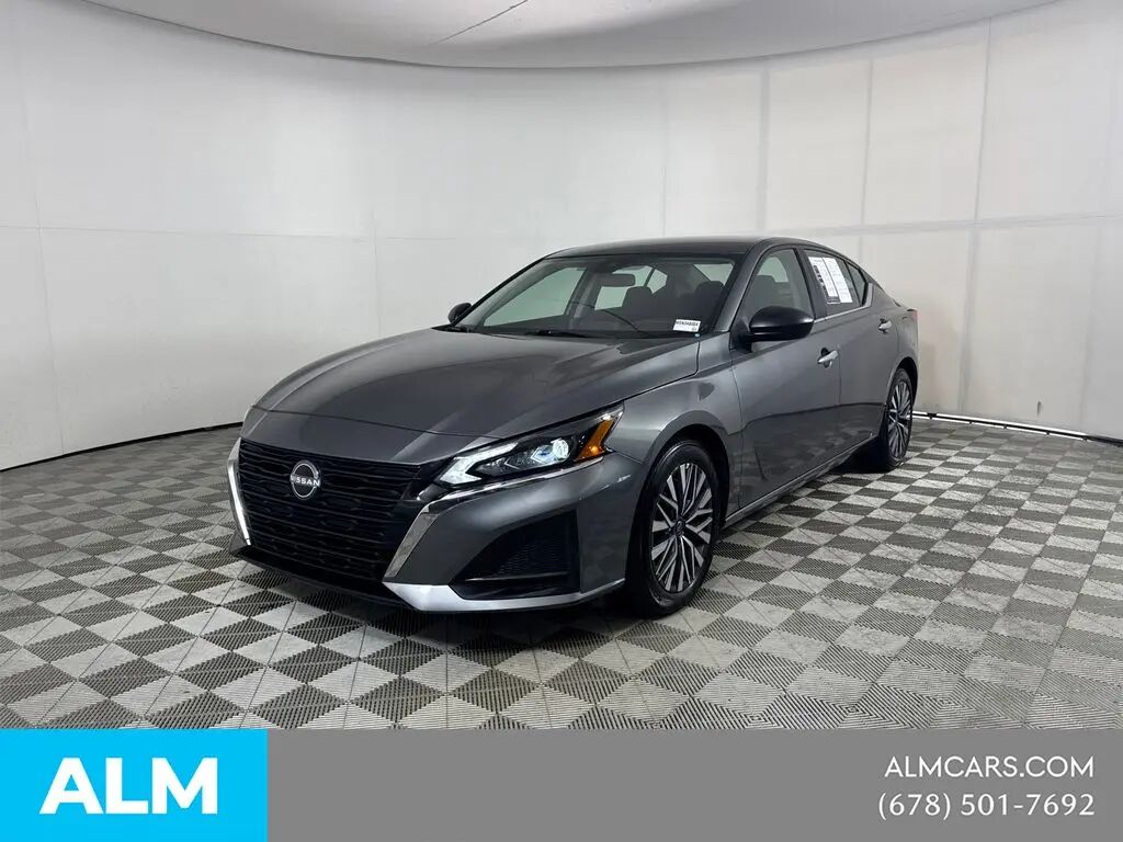 2025 Nissan Altima 2.5 SV — photo 1 of 10