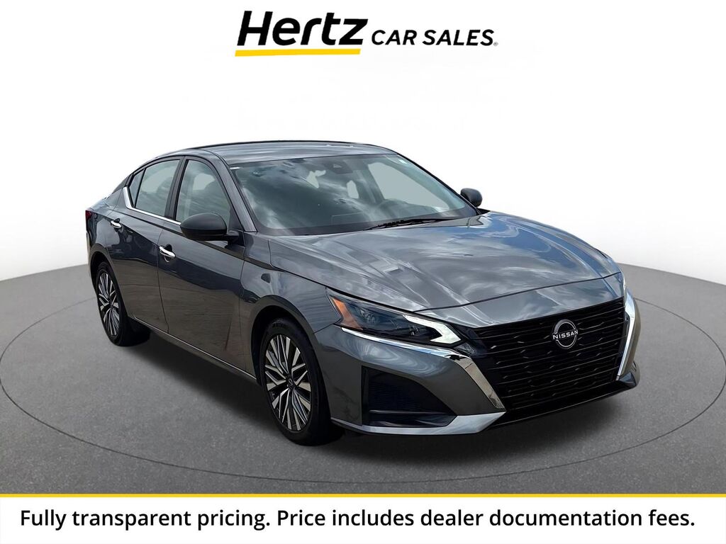 2025 Nissan Altima SV — photo 1 of 13