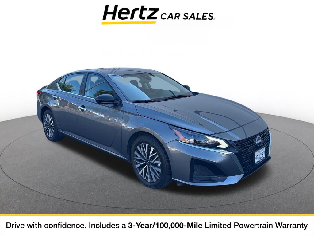 2025 Nissan Altima SV — photo 1 of 11