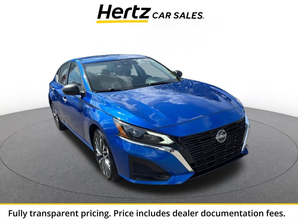 2025 Nissan Altima SV — photo 1 of 13