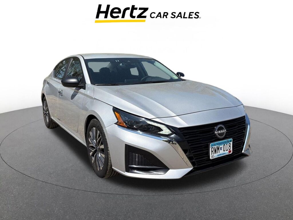 2025 Nissan Altima SV — photo 1 of 13