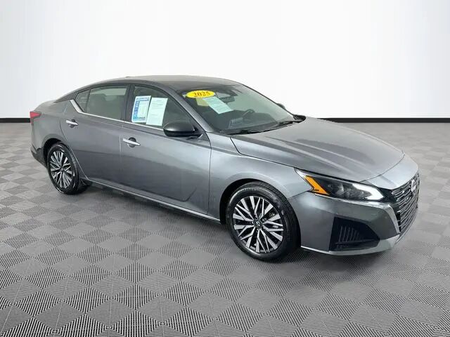 2025 Nissan Altima 2.5 SV — photo 1 of 30