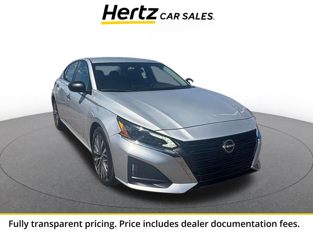 2025 Nissan Altima SV — photo 1 of 13