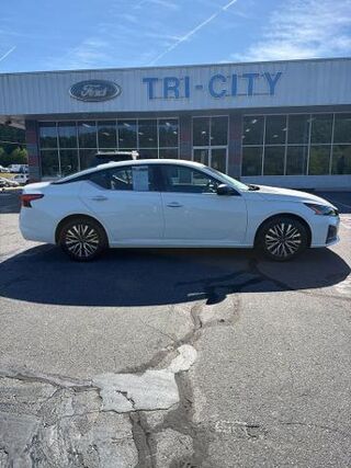 2025 Nissan Altima 2.5 SV — photo 1 of 13