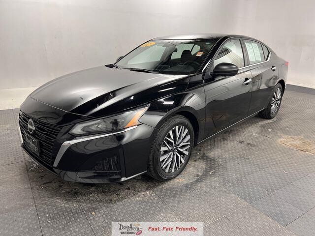 2025 Nissan Altima 2.5 SV — photo 1 of 24