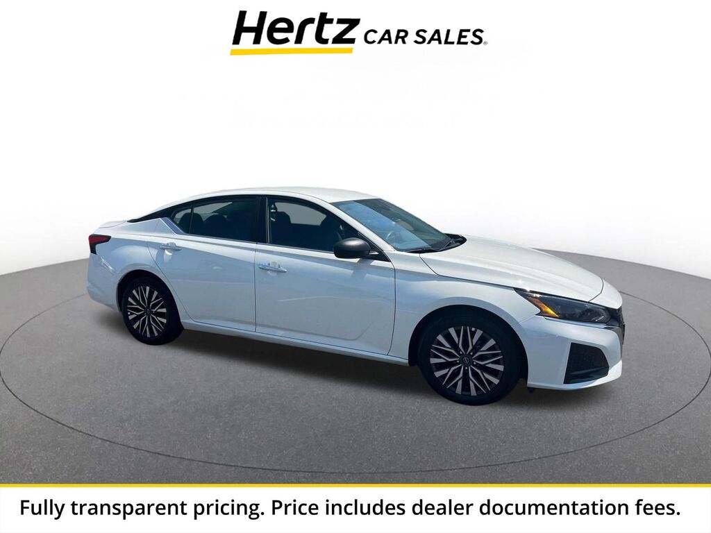 2025 Nissan Altima SV — photo 1 of 13