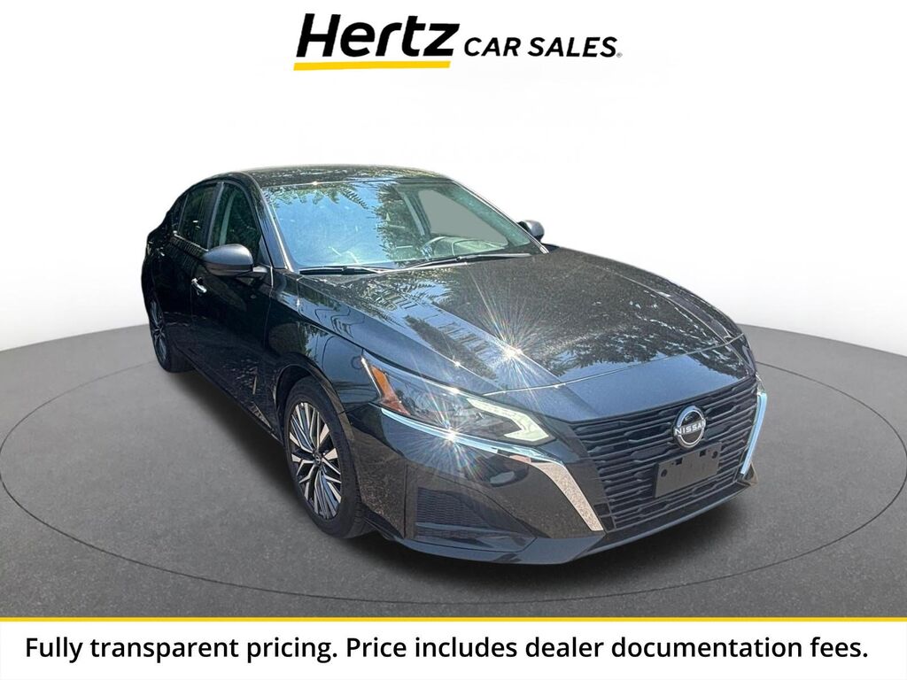 2025 Nissan Altima SV — photo 1 of 13