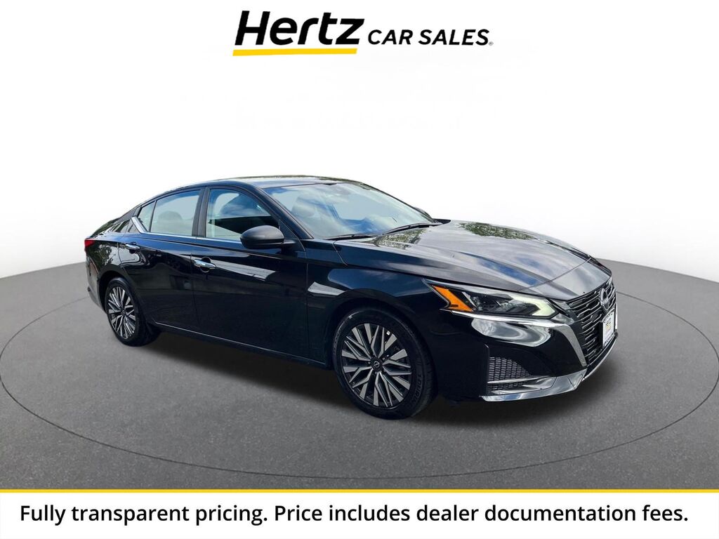 2025 Nissan Altima SV — photo 1 of 13