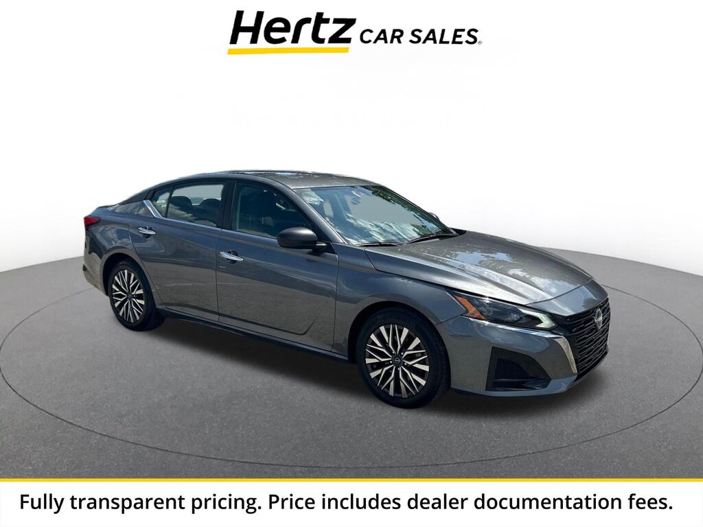 2025 Nissan Altima SV — photo 1 of 13