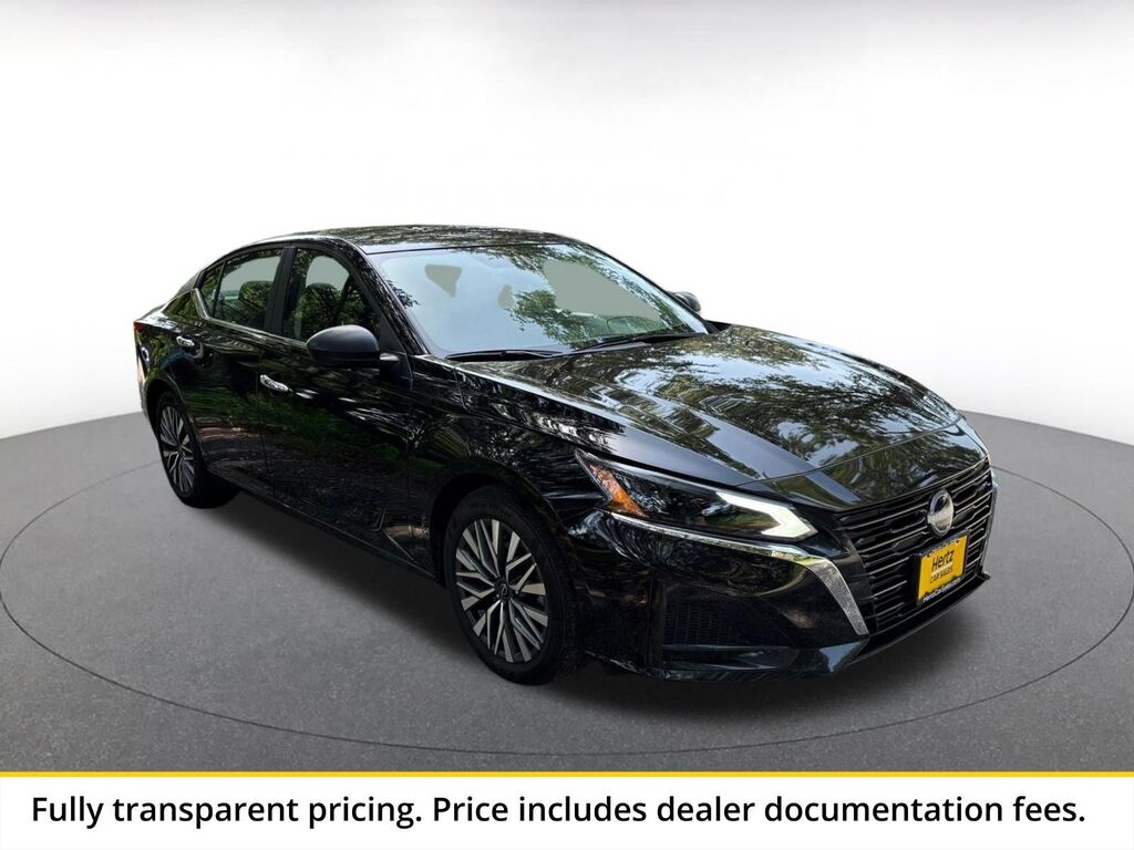 2025 Nissan Altima SV — photo 1 of 13