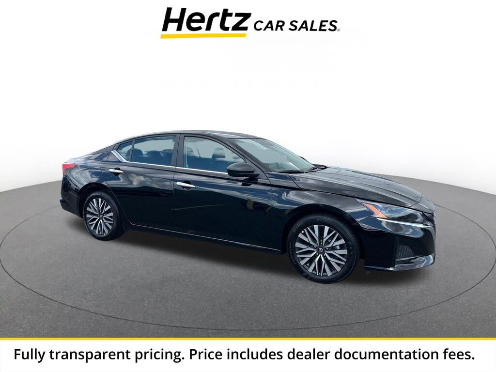 2025 Nissan Altima SV — photo 1 of 13