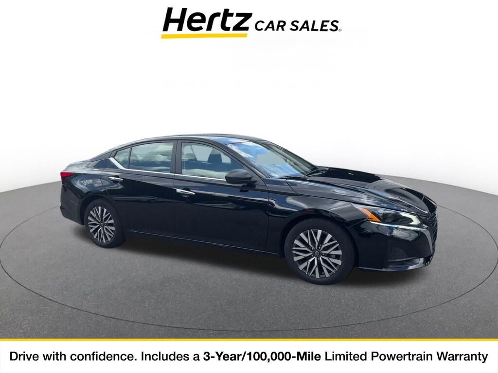 2025 Nissan Altima SV — photo 1 of 11