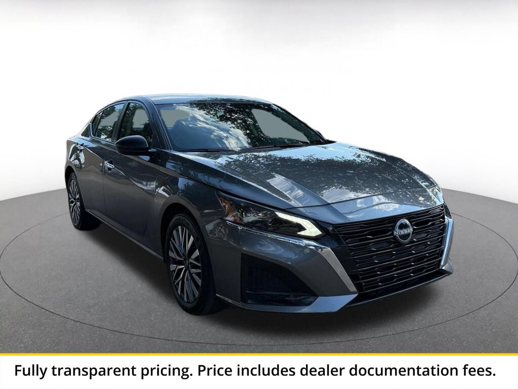 2025 Nissan Altima SV — photo 1 of 2