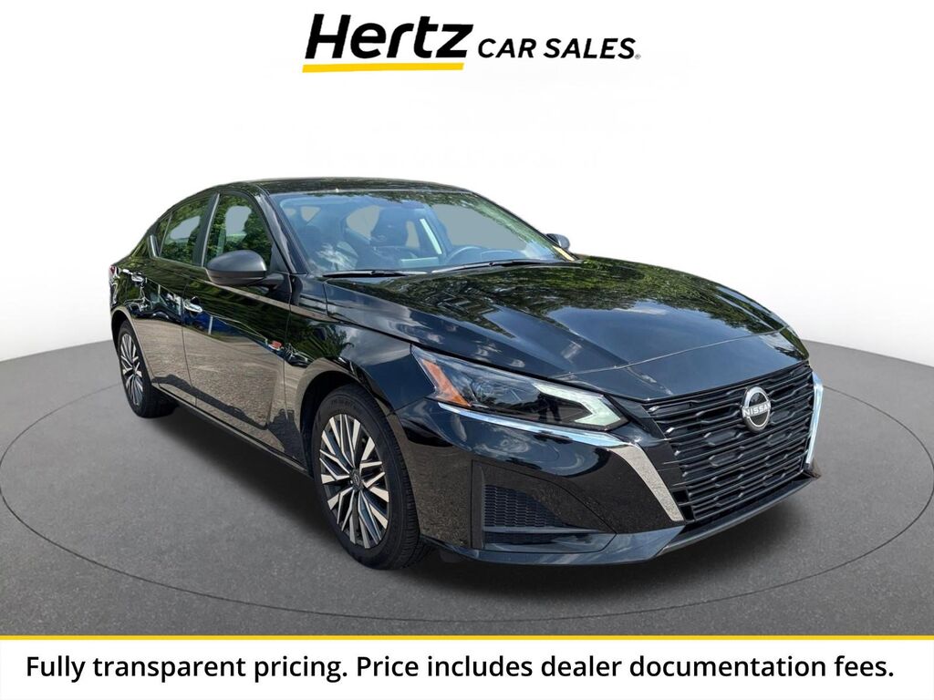 2025 Nissan Altima SV — photo 1 of 13