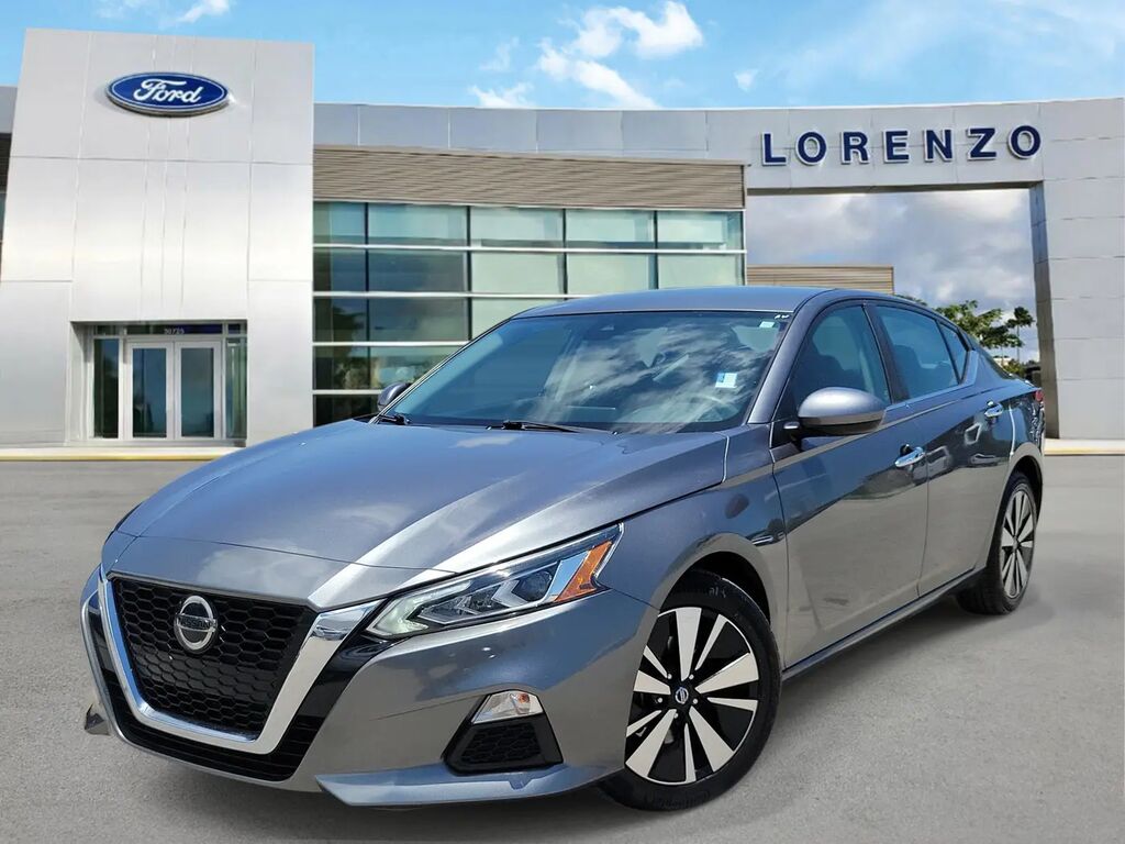 2022 Nissan Altima 2.5 SV — photo 1 of 13