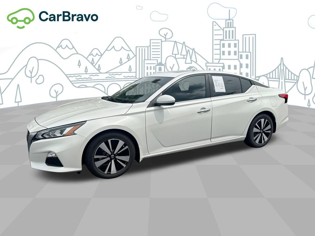 2022 Nissan Altima SV FWD — photo 1 of 7