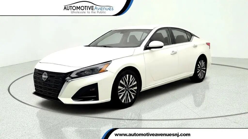 2023 Nissan Altima 2.5 SV — photo 1 of 22