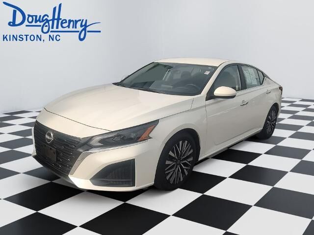 2023 Nissan Altima 2.5 SV — photo 1 of 13