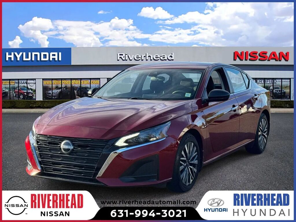 2024 Nissan Altima 2.5 SV — photo 1 of 13