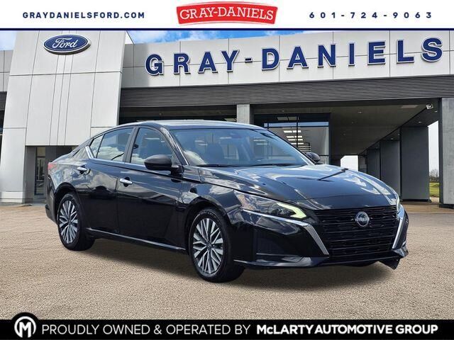 2024 Nissan Altima 2.5 SV — photo 1 of 13