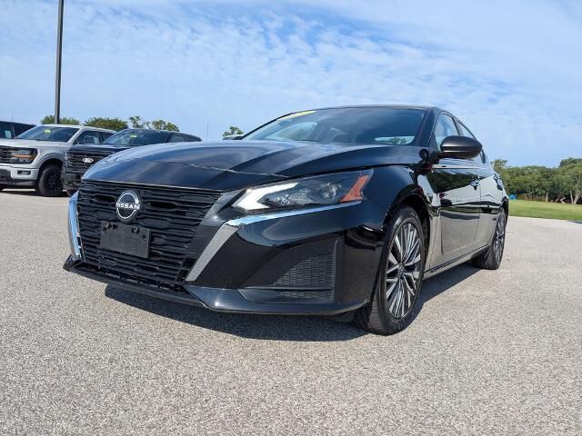 2024 Nissan Altima 2.5 SV — photo 1 of 13