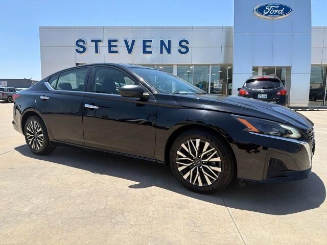 2024 Nissan Altima 2.5 SV — photo 1 of 13