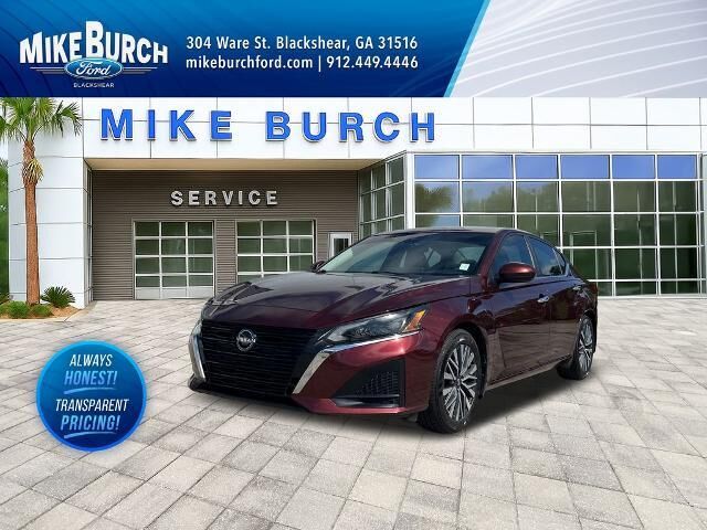 2024 Nissan Altima 2.5 SV — photo 1 of 13