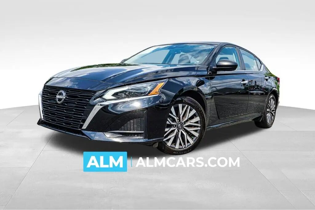 2024 Nissan Altima 2.5 SV — photo 1 of 13