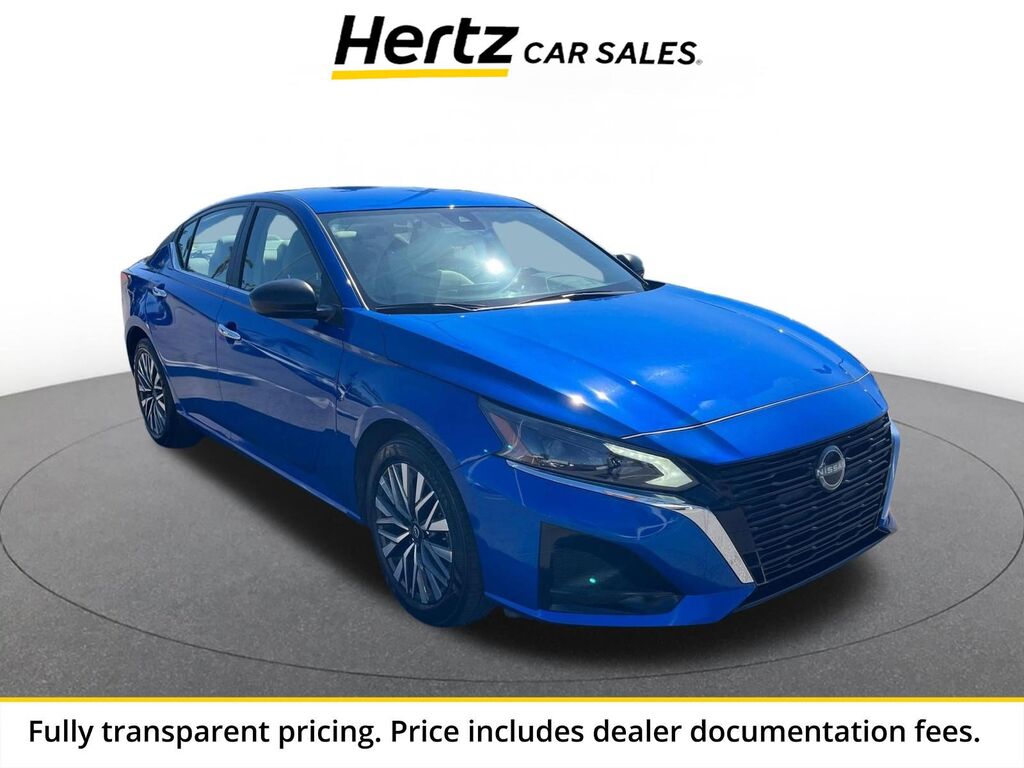 2025 Nissan Altima SV — photo 1 of 13
