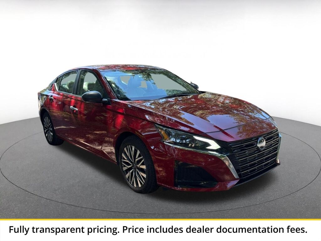 2025 Nissan Altima SV — photo 1 of 13